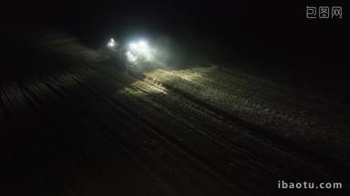 夜拍航拍小麦联合收割机抢收小麦